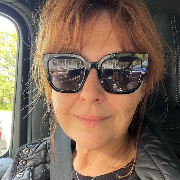 Meet your Posher, Leona - Picture 6 of 15